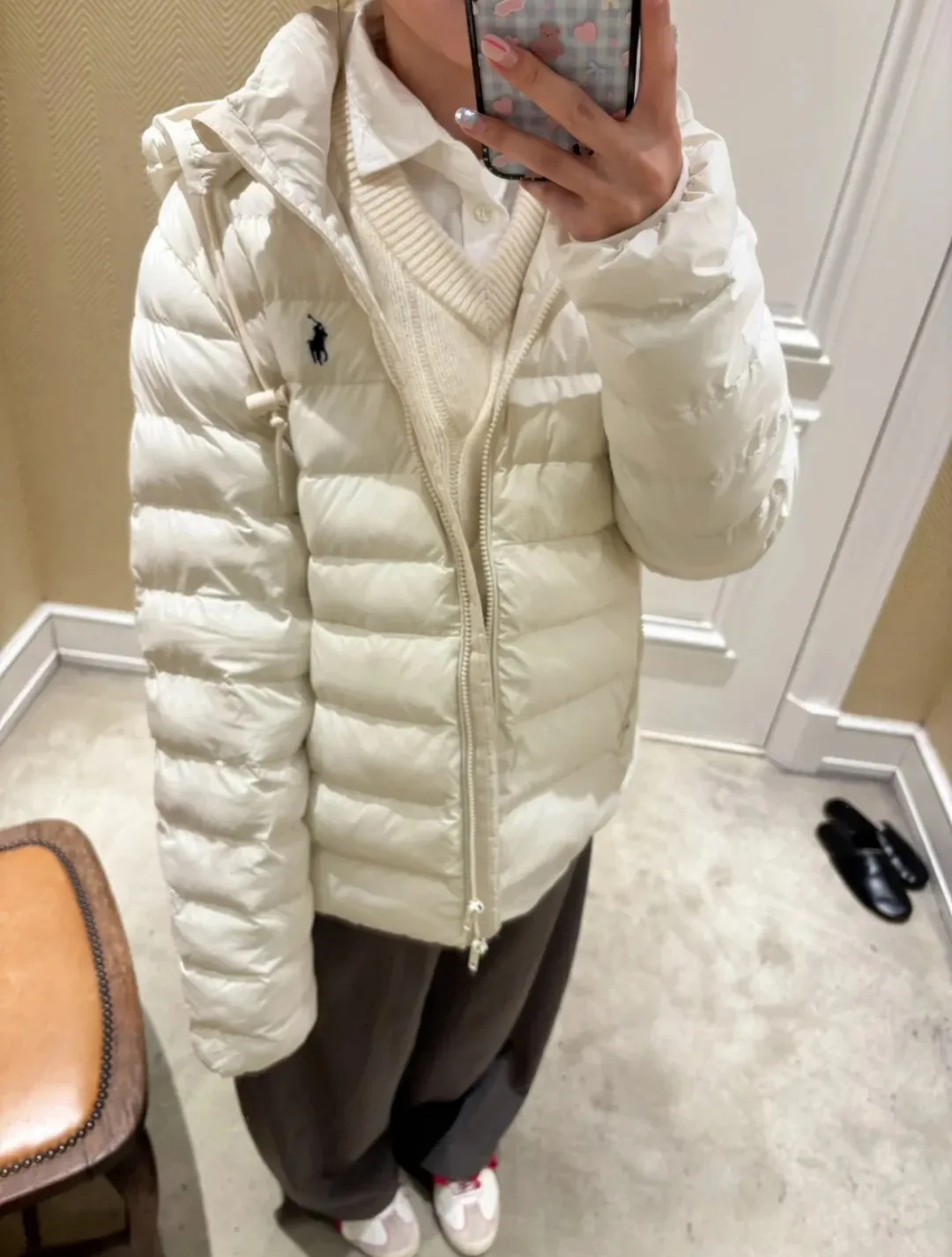 25115 # Gray Apricot Consultation Picture P560